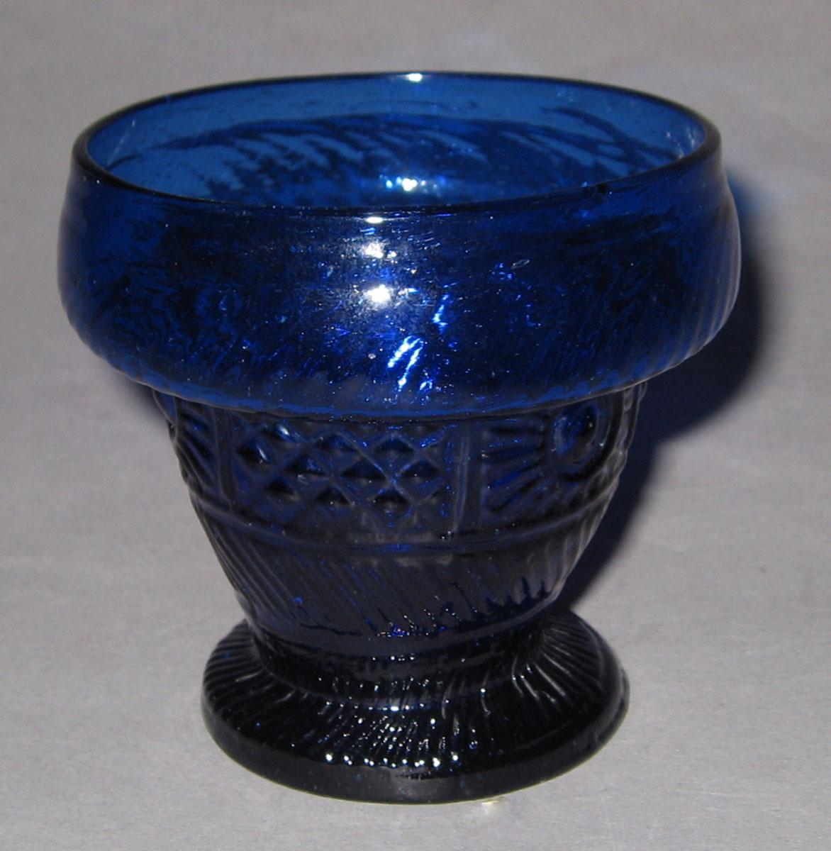 1959.3279 Blue glass salt