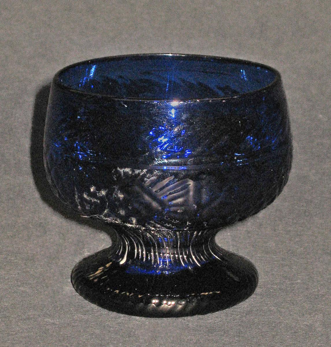 1959.3283 Glass salt