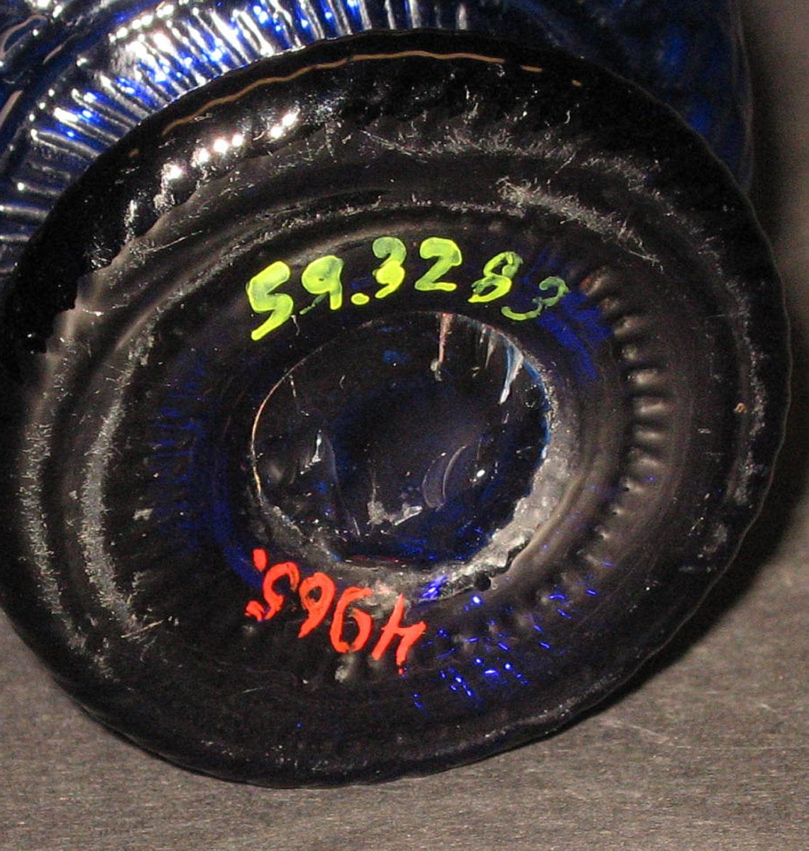 1959.3283 Glass salt (underside)