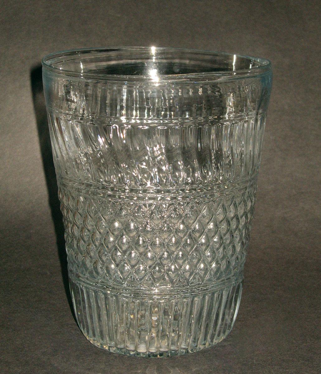 1959.3290 Glass tumbler