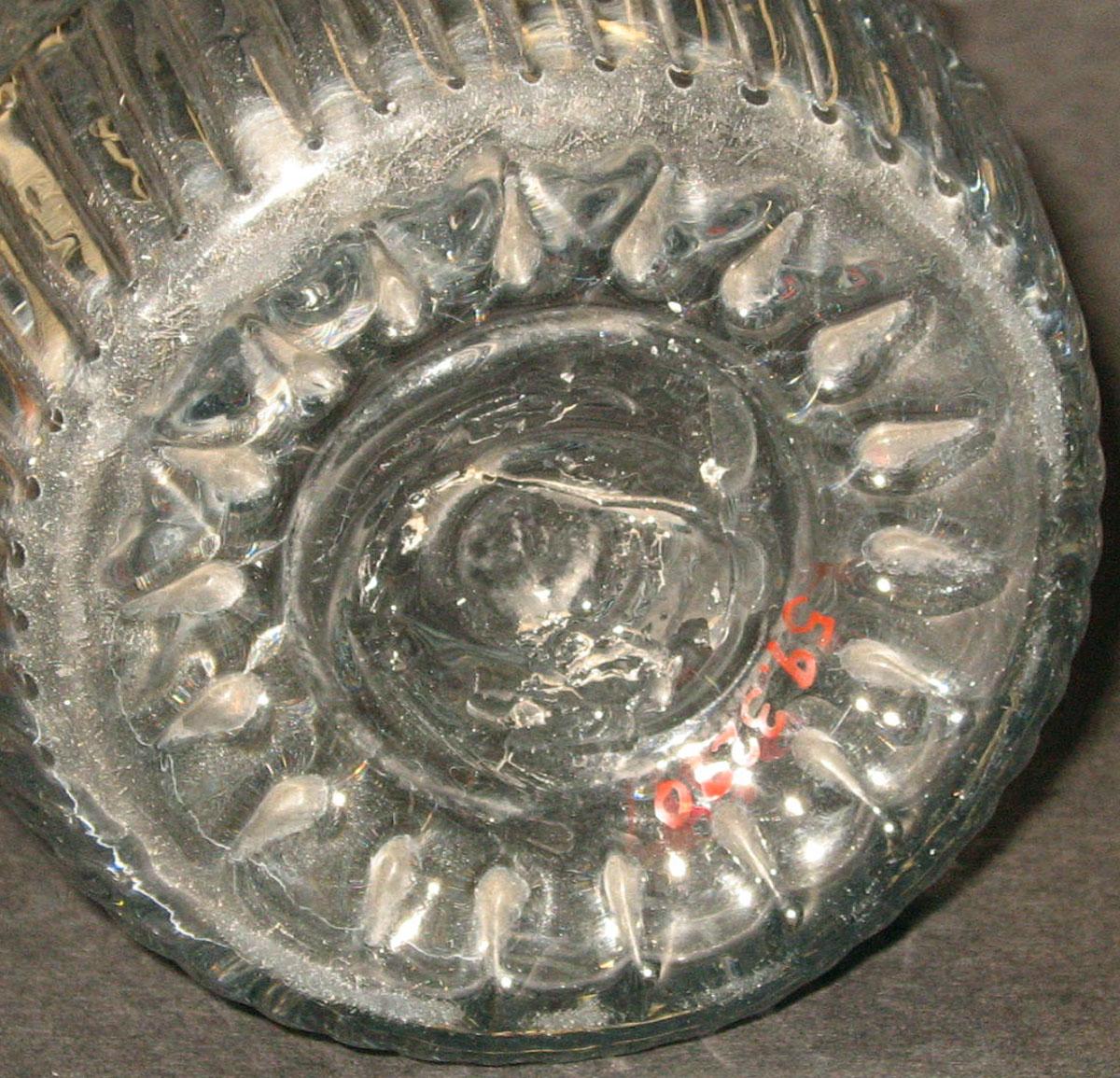 1959.3290 Glass tumbler (underside)
