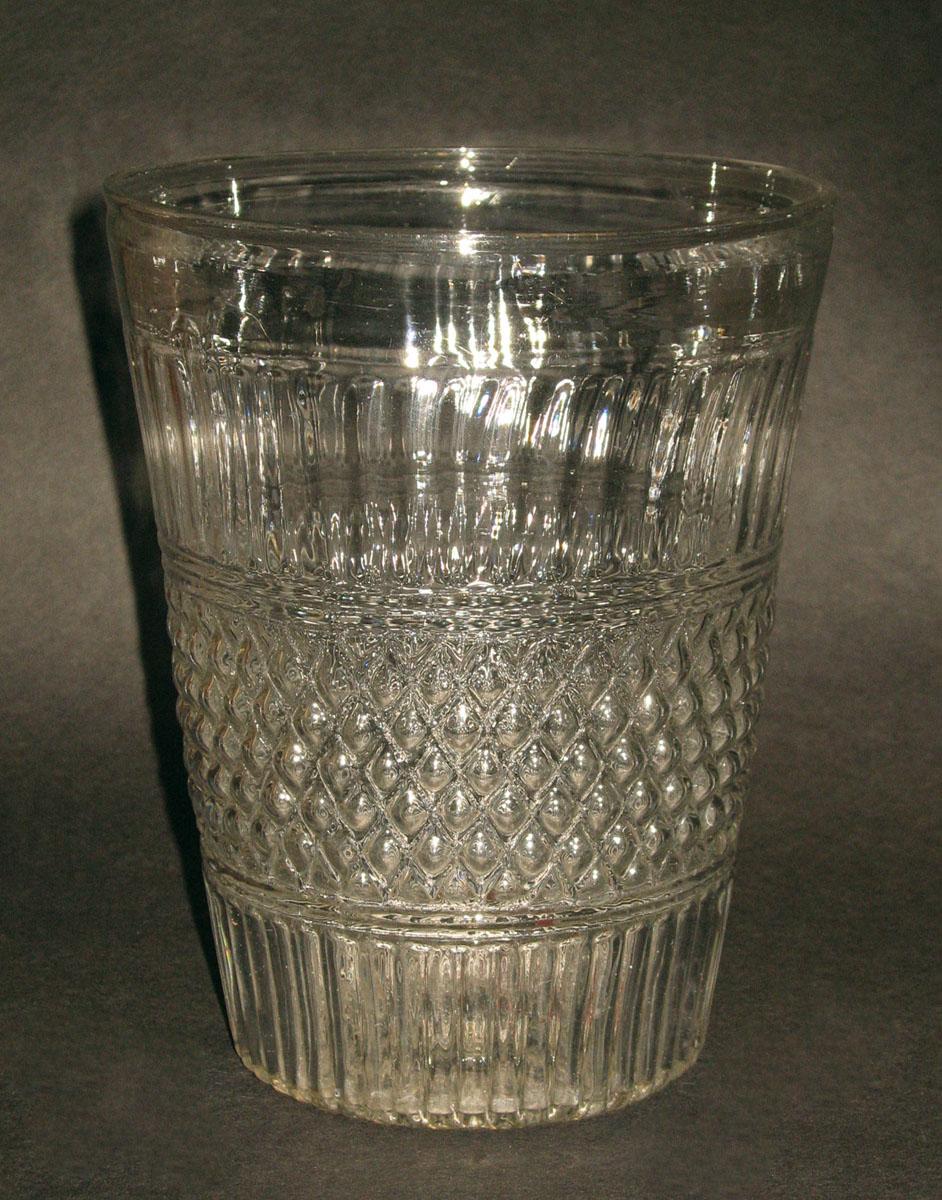 1959.3292 Glass tumbler
