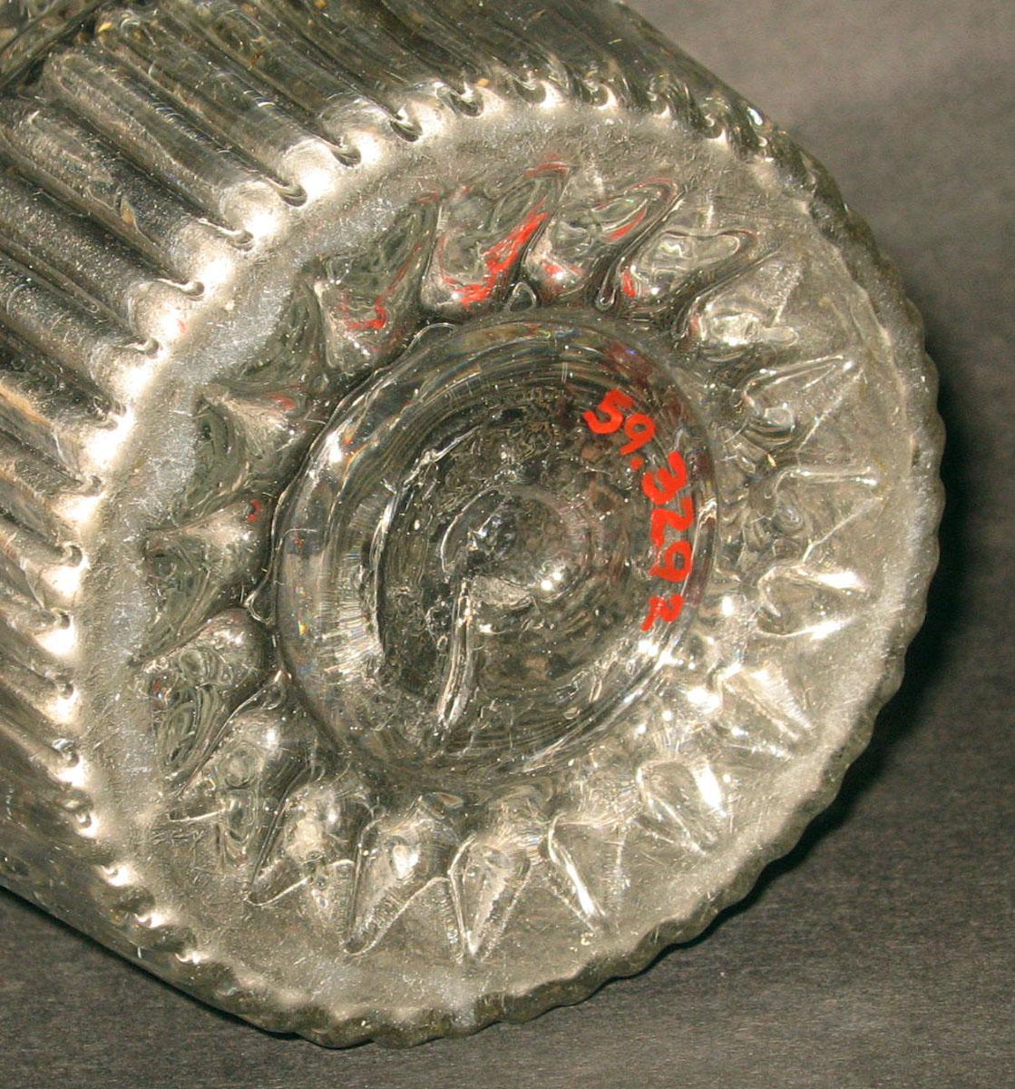 1959.3292 Glass tumbler (underside)