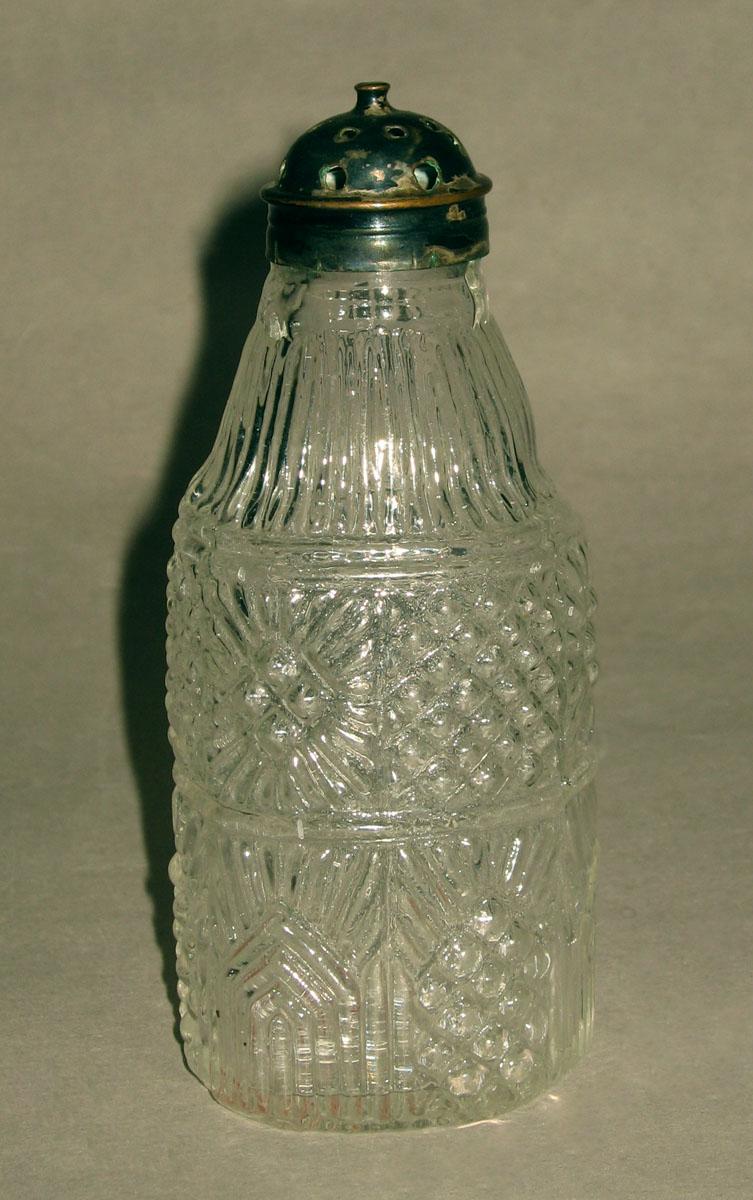 1959.3295 A, B Glass castor