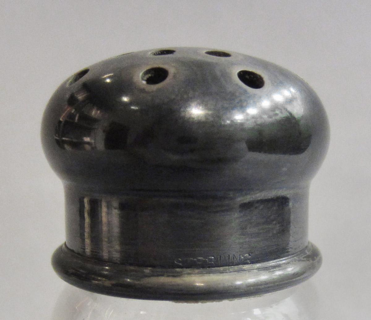 1959.3297 B Bottle, lid
