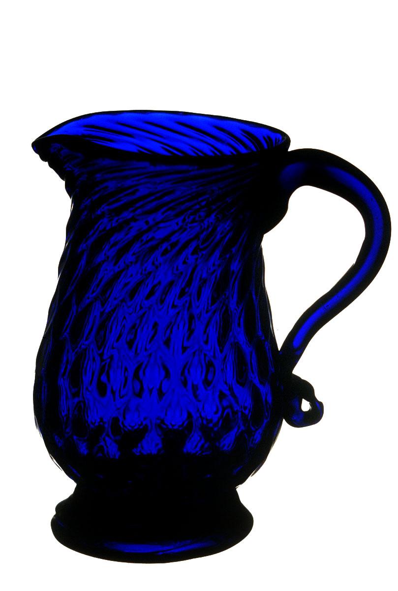 1959.3300 Blue glass jug