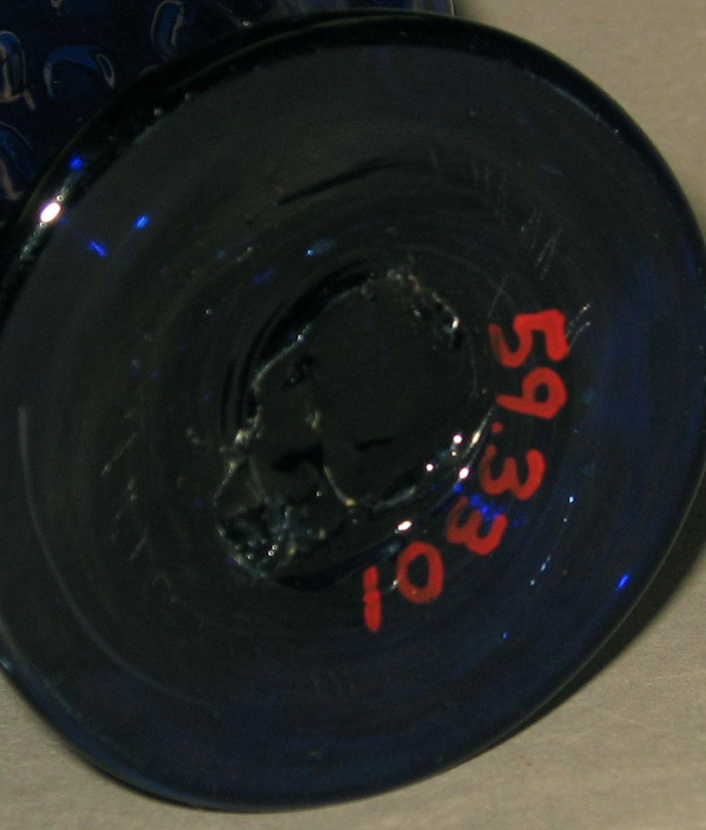 1959.3301 Glass salt (underside)