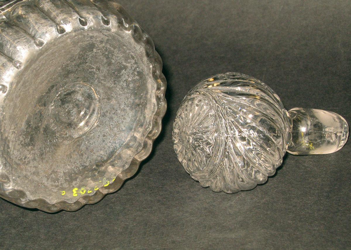 1959.3303 A, B Glass decanter (detail)