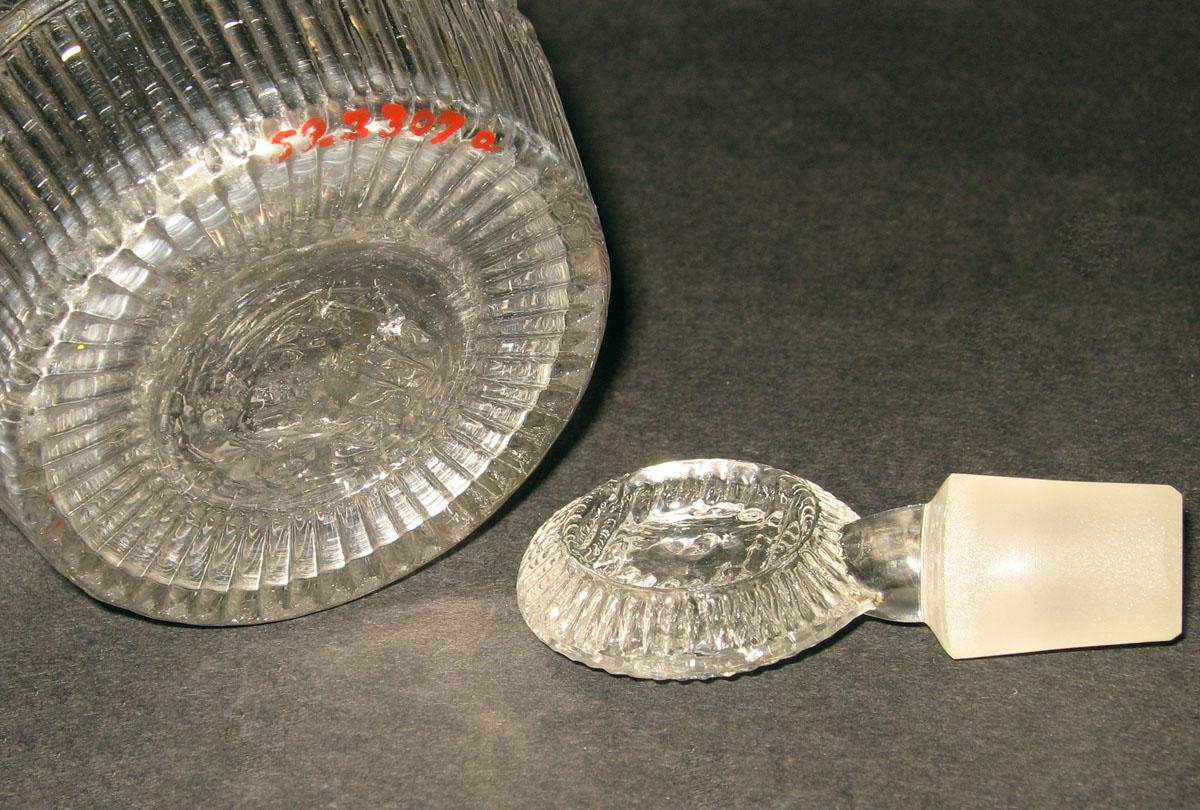 1959.3307 A, B Glass decanter (detail)
