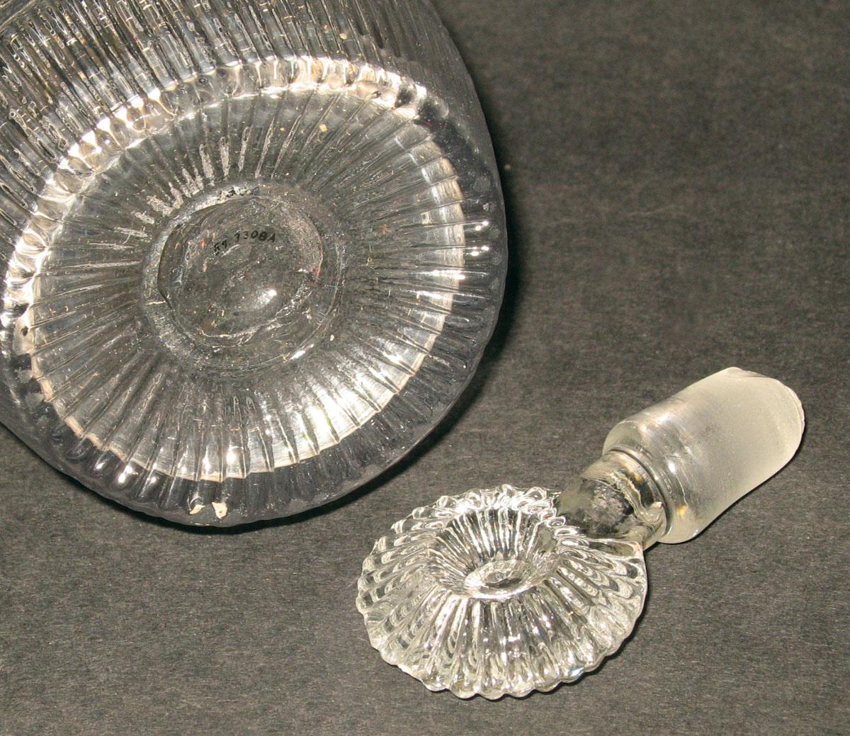 1959.3308 A, B Glass decanter (detail)