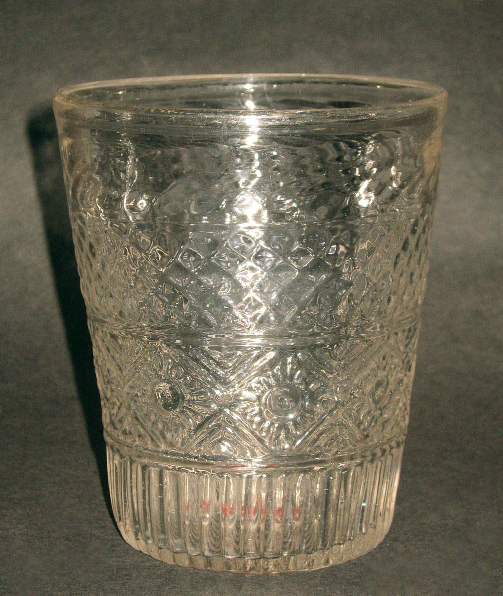 1959.3313 Glass tumbler