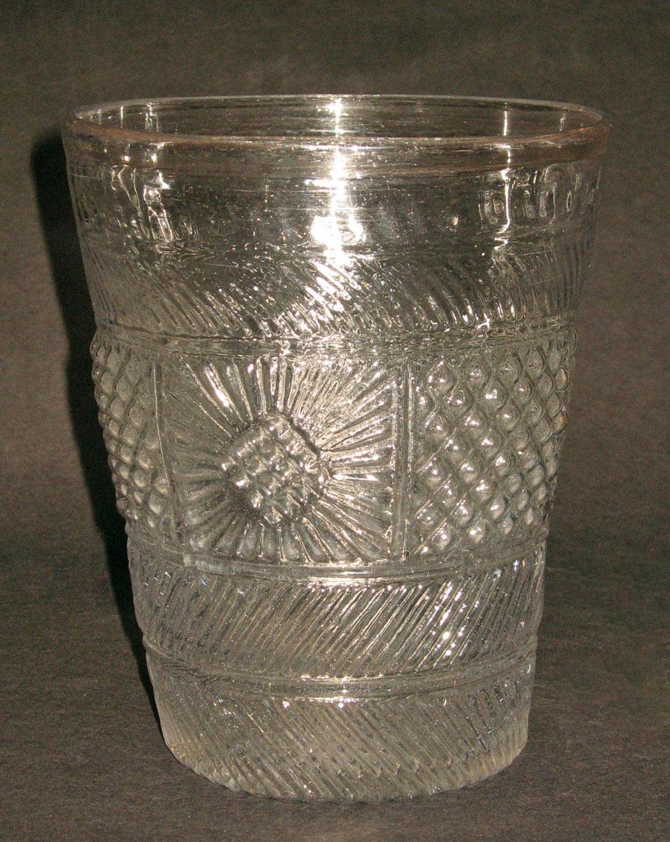 1959.3314 Glass tumbler