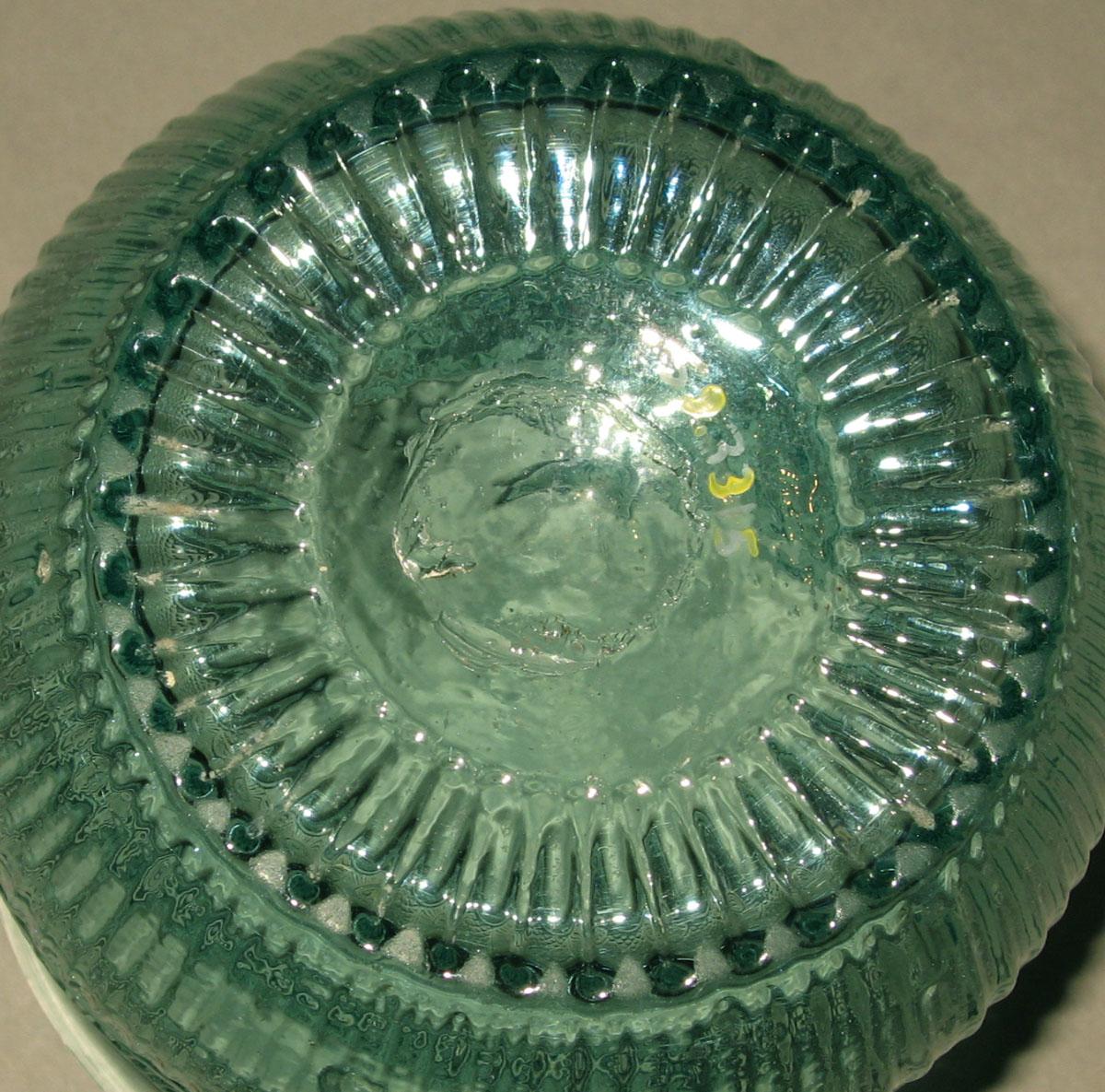 1959.3315 Mold-blown glass vase (underside)