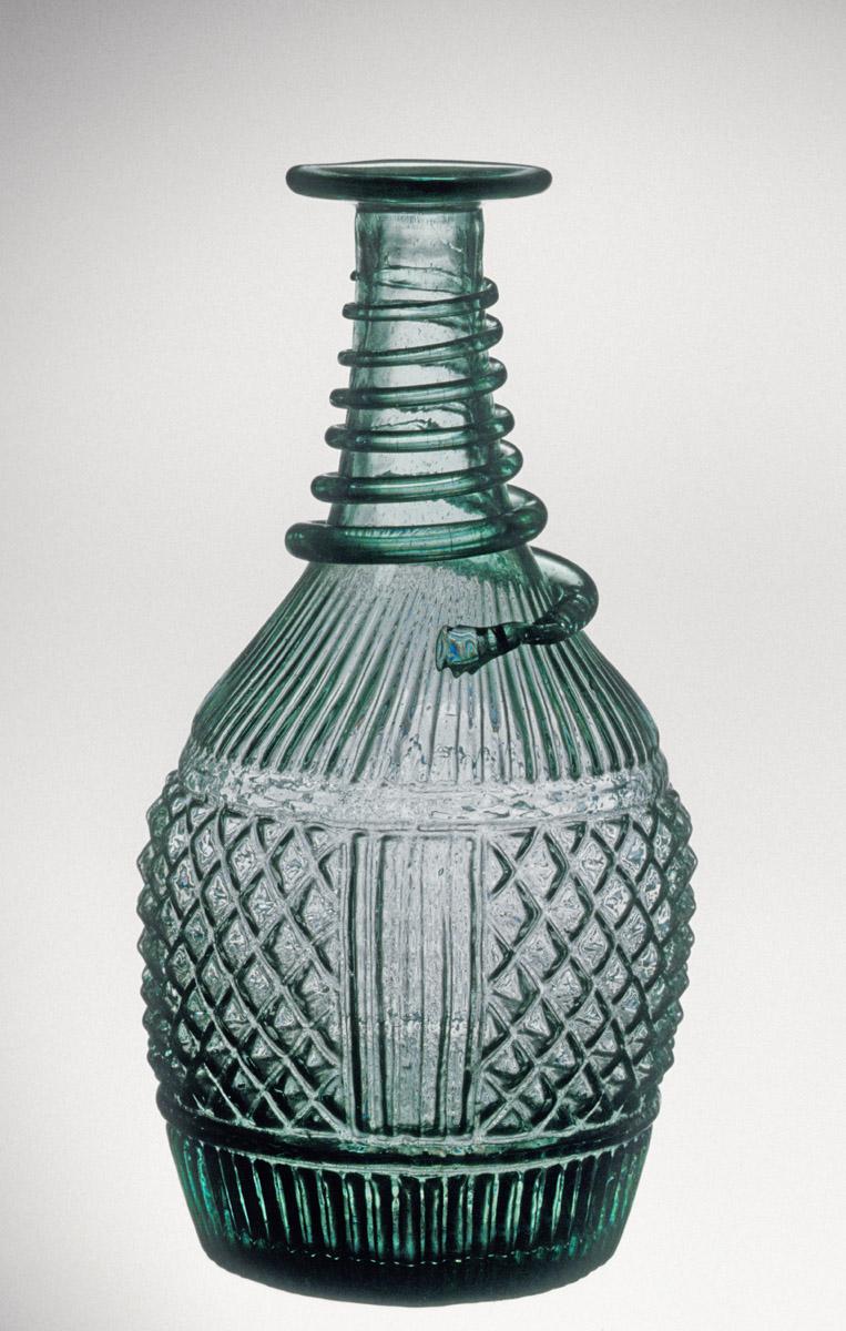 1959.3320 Decanter, view 3