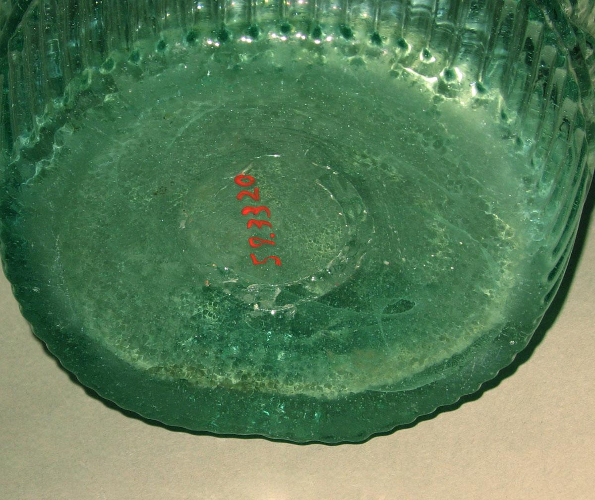 1959.3320 Mold-blown glass decanter (underside)