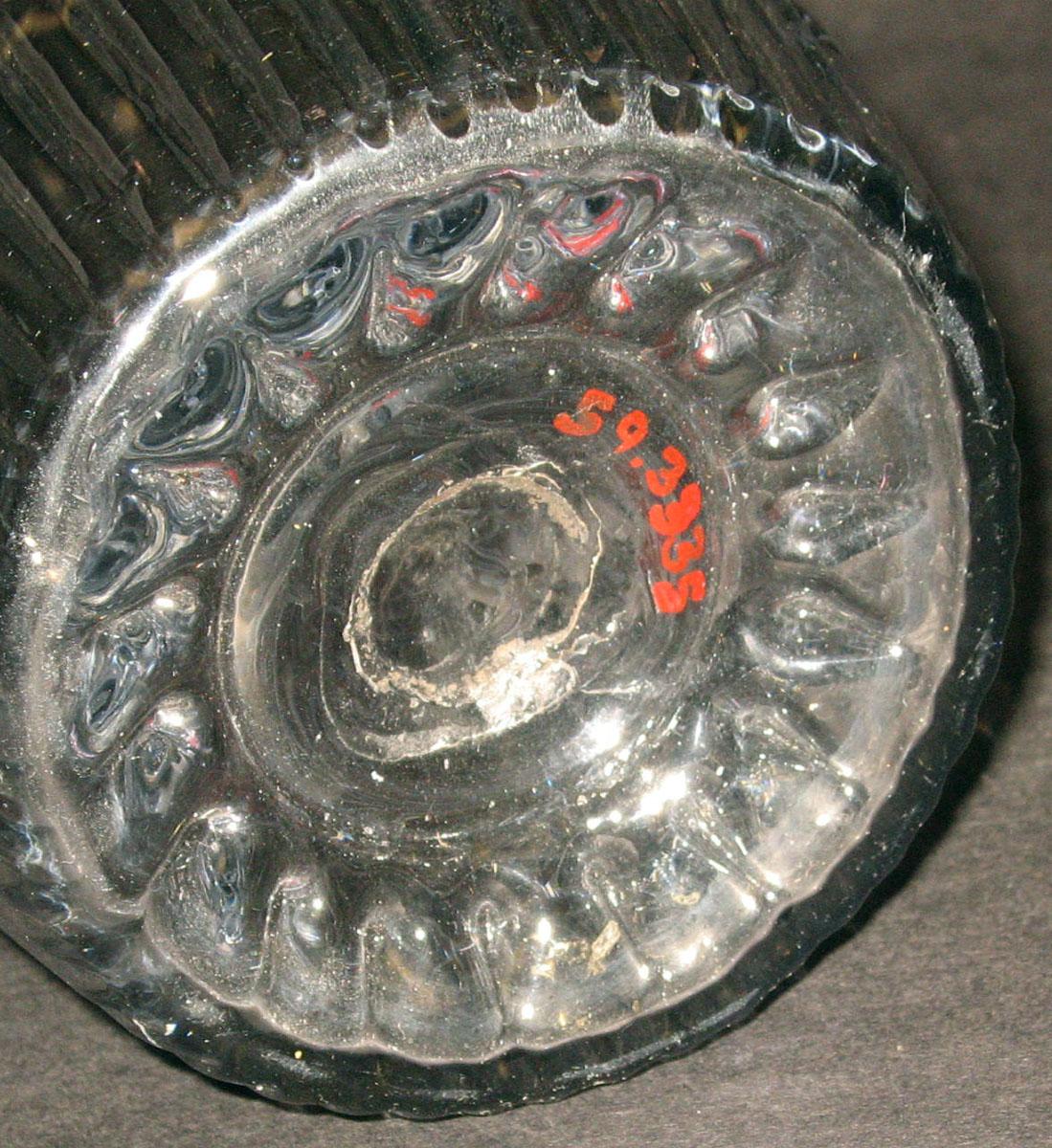 1959.3335 Glass tumbler (underside)