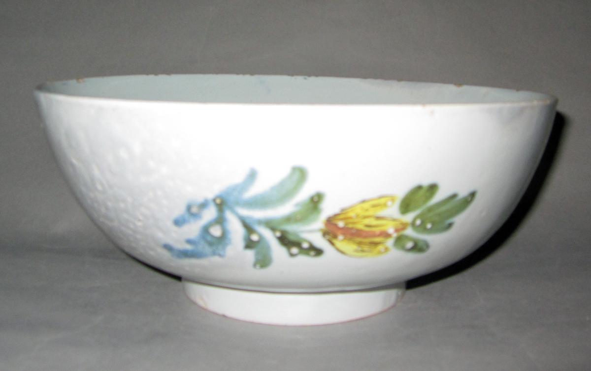 1959.3349 Delft bowl face 2