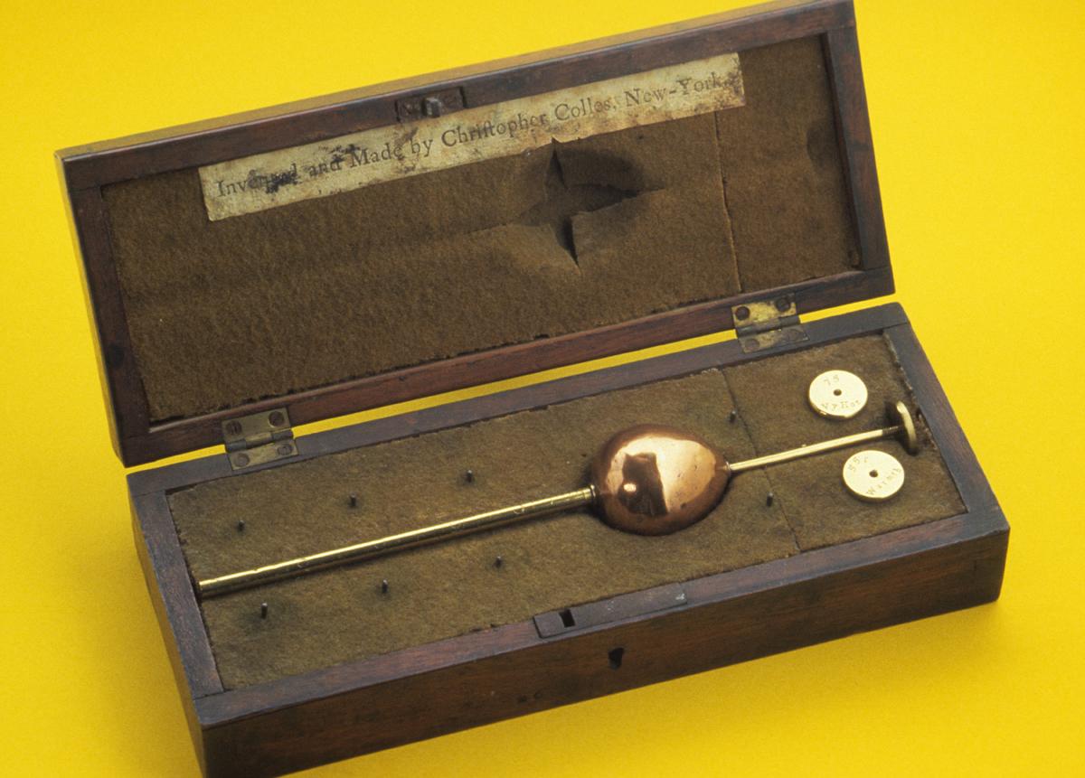 1959.3353 A-E Hydrometer and Case, View 2
