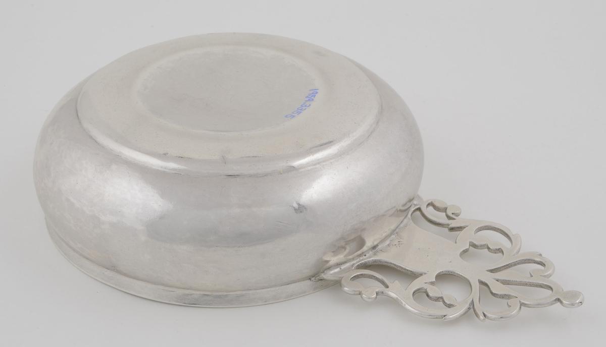 1959.3355 Silver Porringer, View 2
