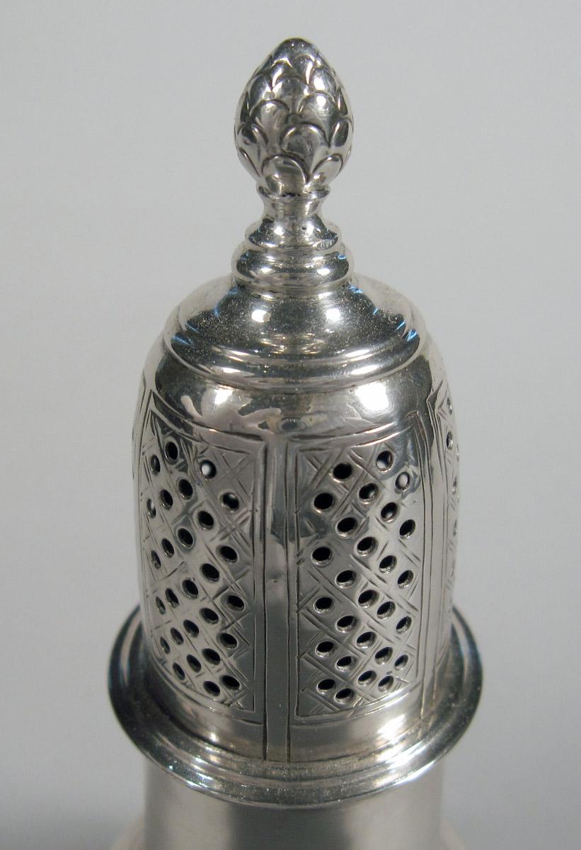 1959.3356 Silver Caster (or Castor) top