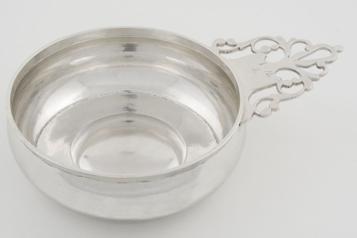 1959.3359 Porringer