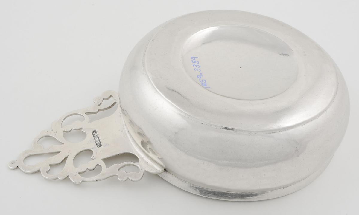 1959.3359 Porringer, View 2