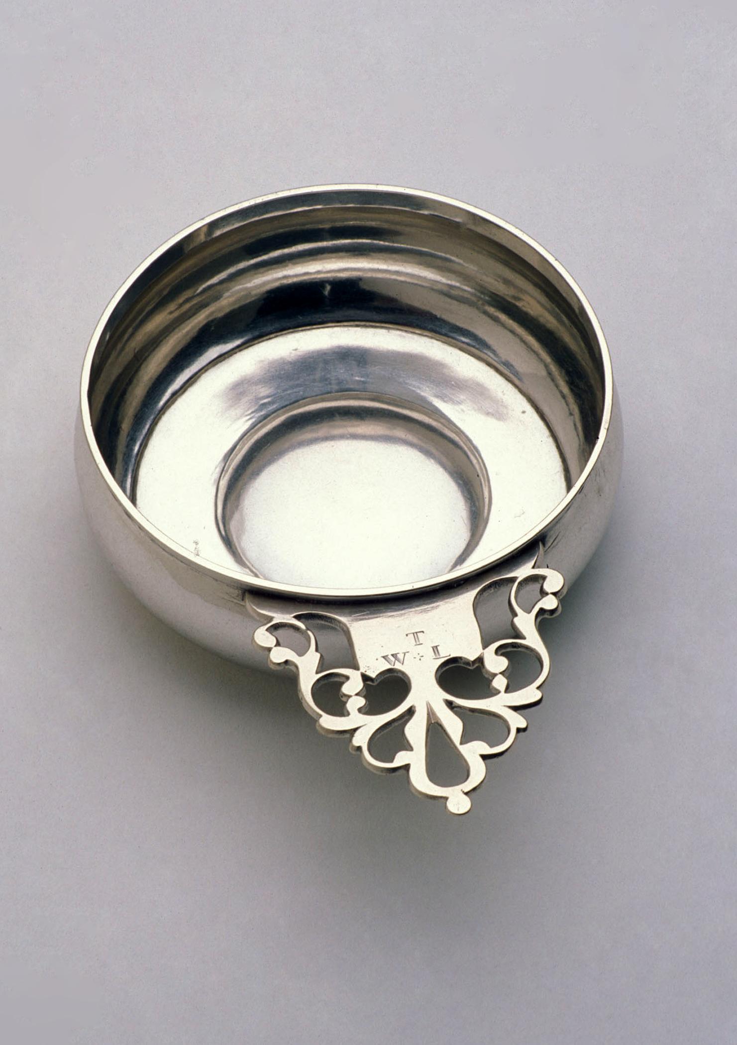 1959.3359 Silver porringer