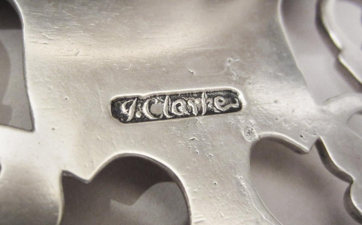 1959.3359 Porringer, mark