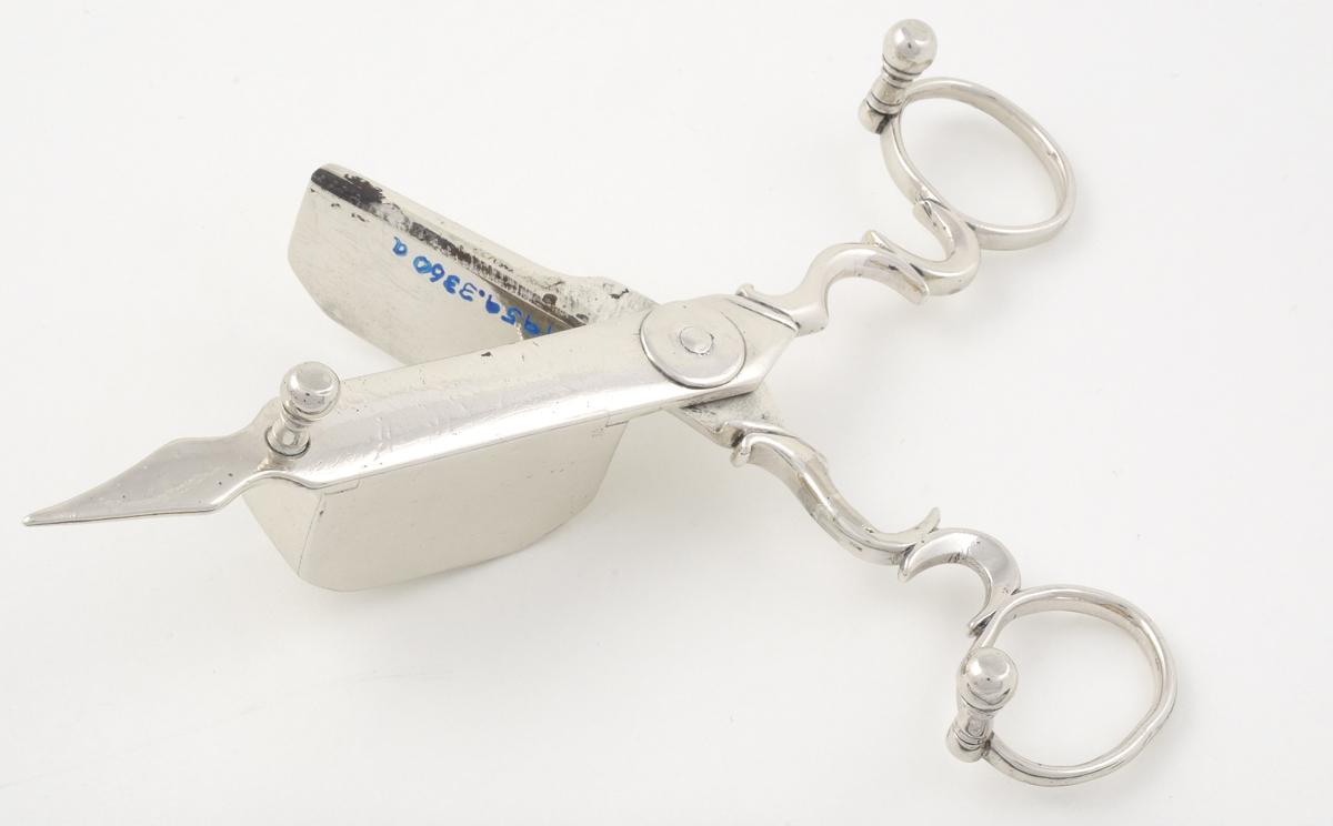 1959.3360 A Snuffer, View 3