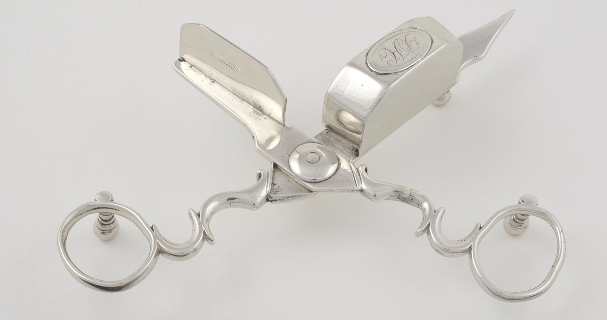 1959.3360 A Snuffer, View 2