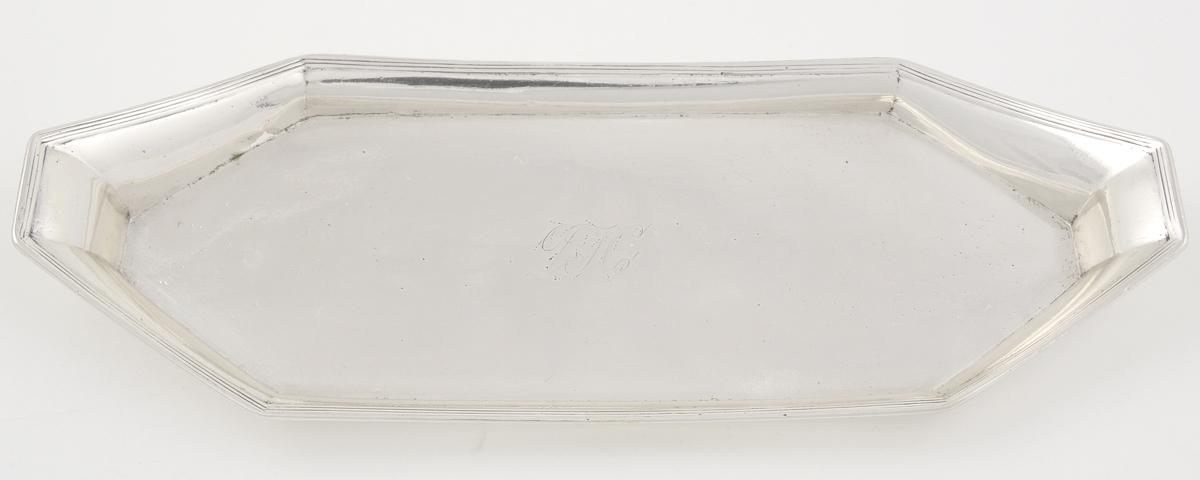 1959.3360 B Snuffer tray, upper surface