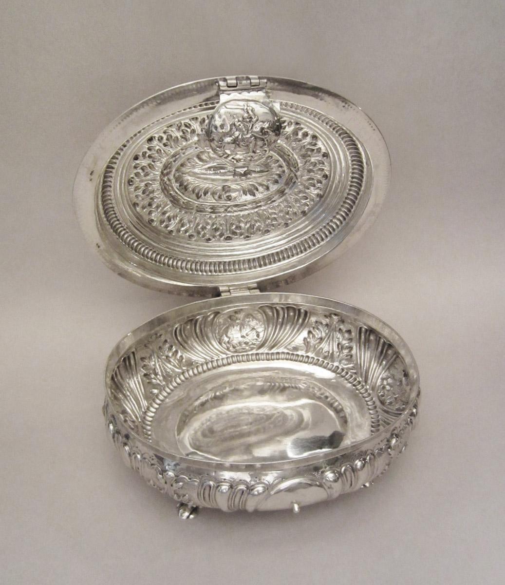 1959.3363 Sugar box, interior