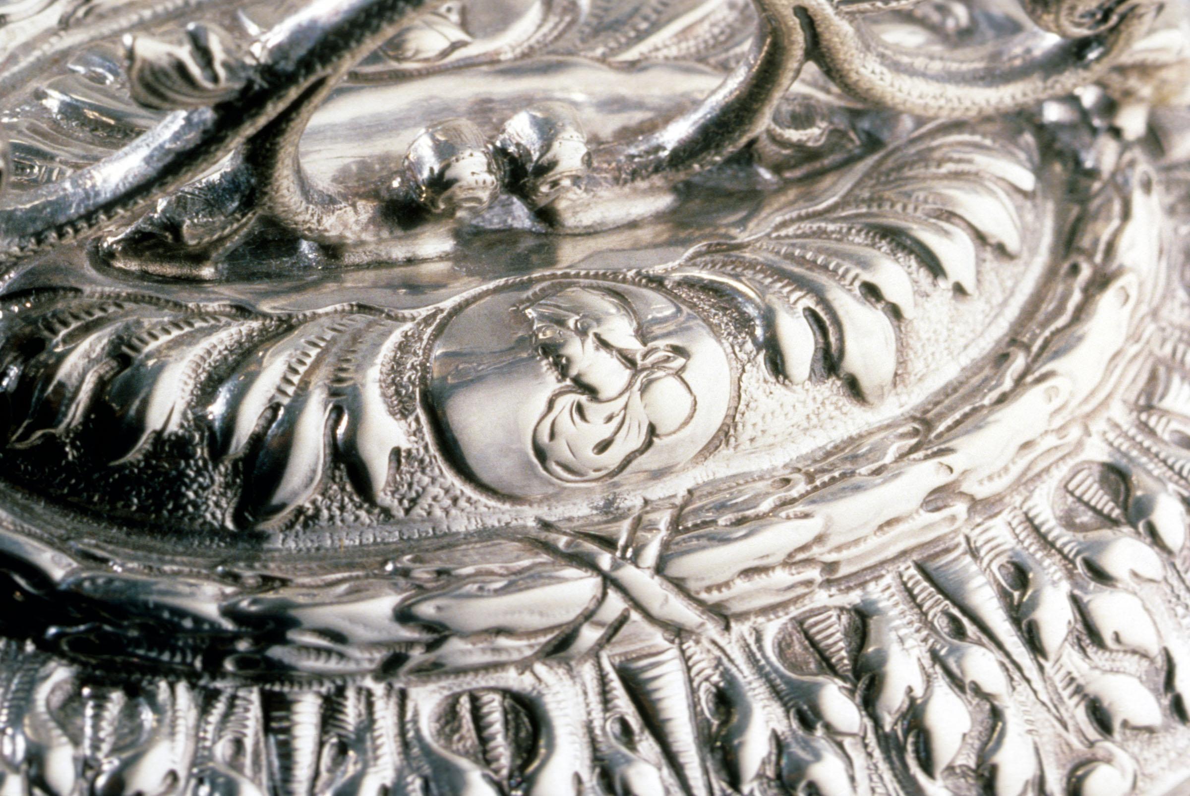 1959.3363 Sugar box, detail 3