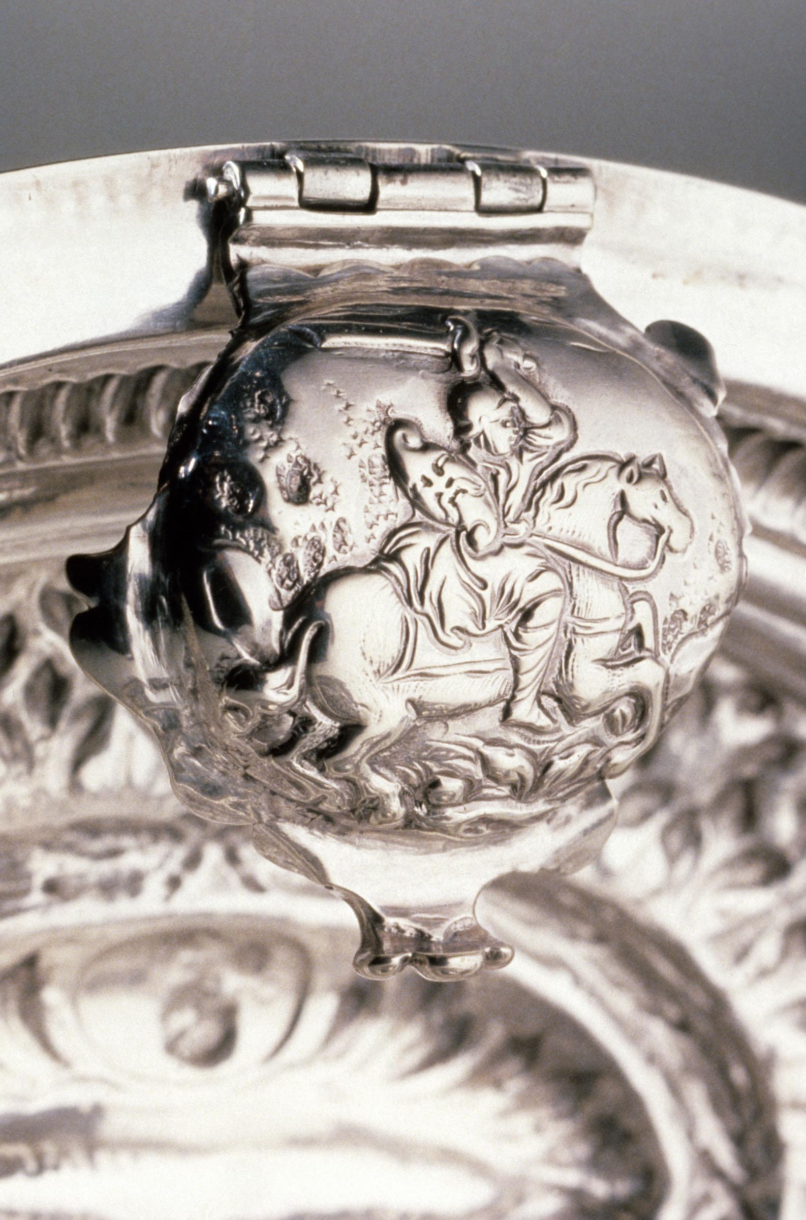 1959.3363 Sugar box, detail 4