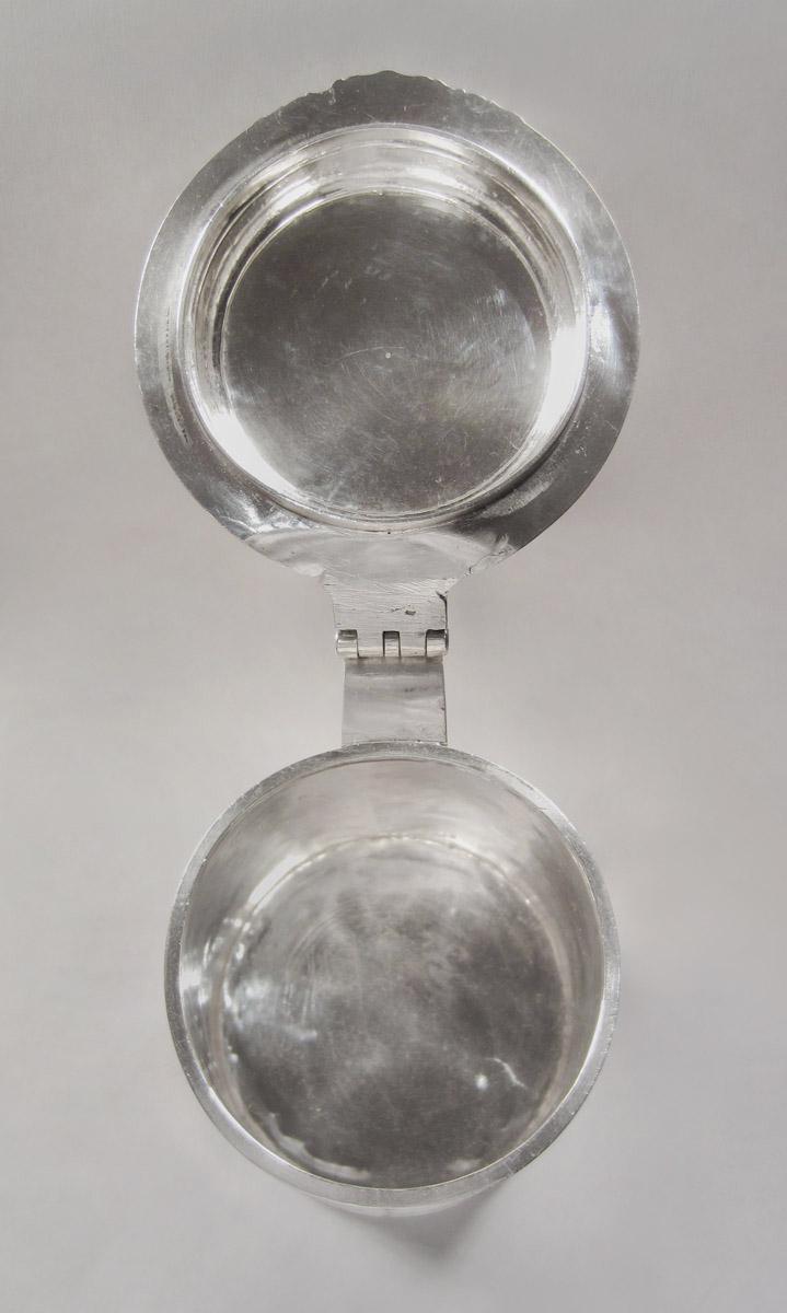 1959.3365 Tankard, interior