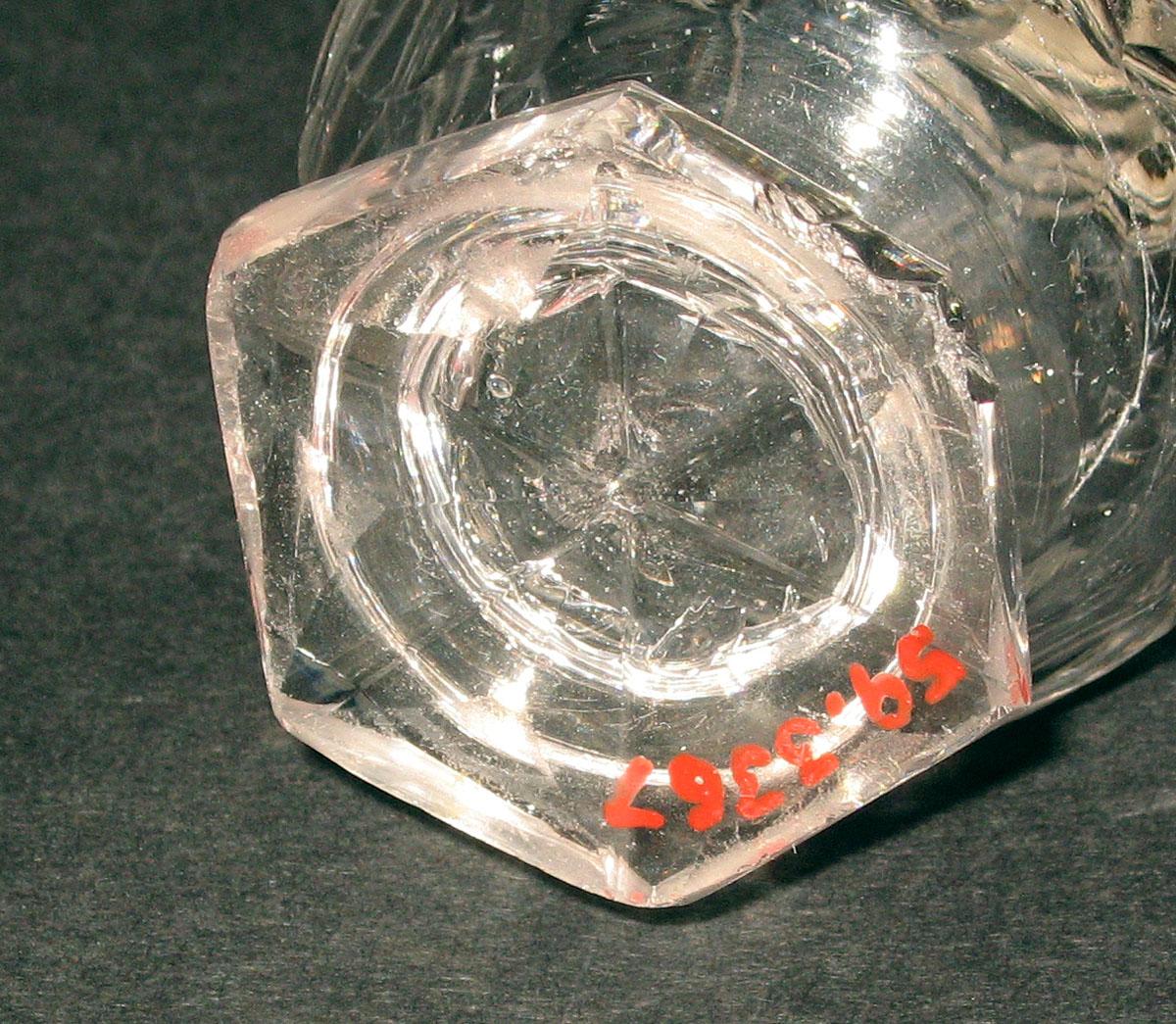 1959.3367 A Glass castor (underside)