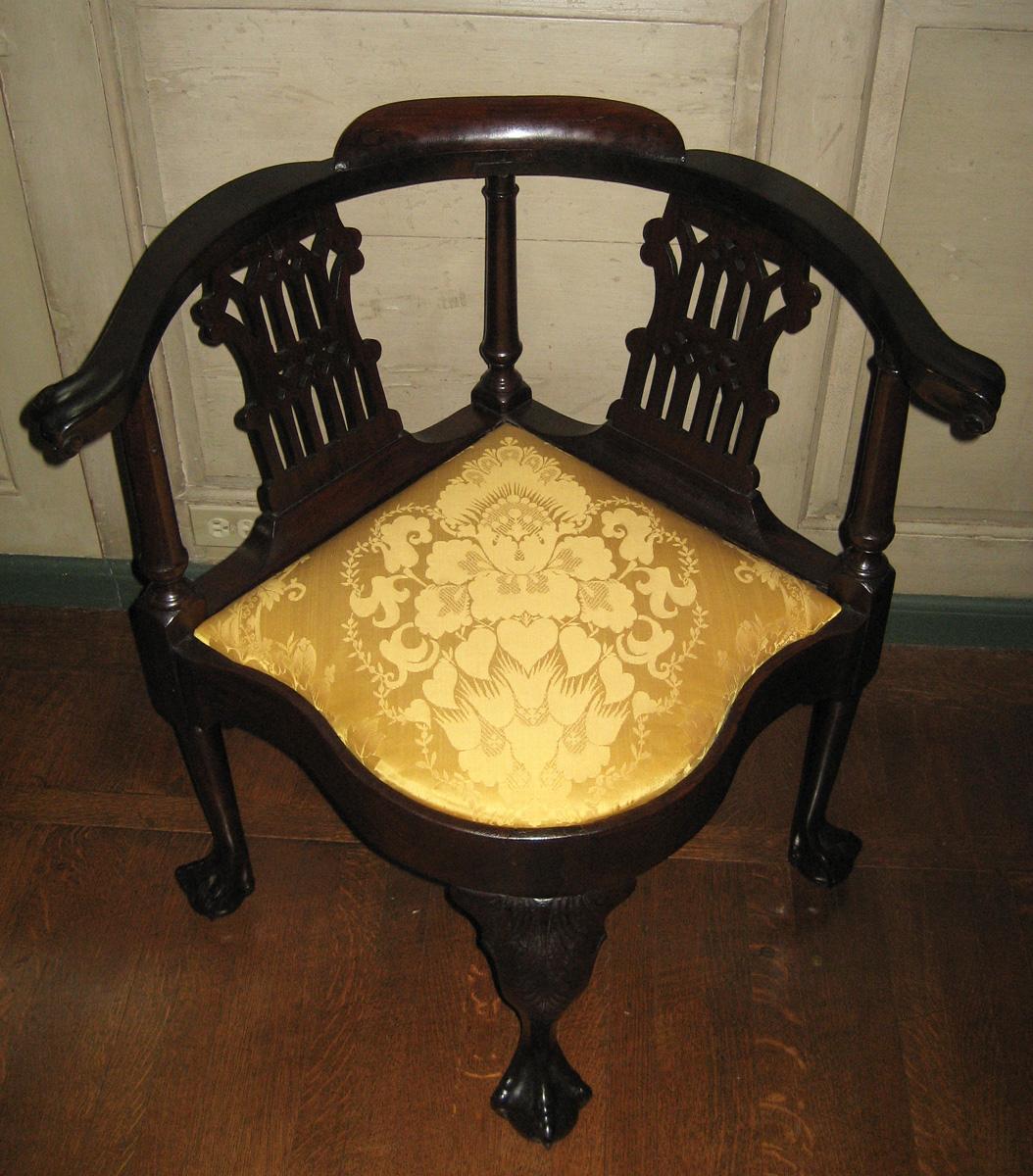 1959.3384 chair with 1984.0653.005 Slip seat view 3