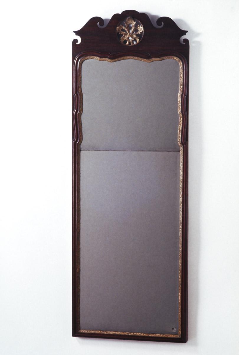 1959.3413 Looking glass