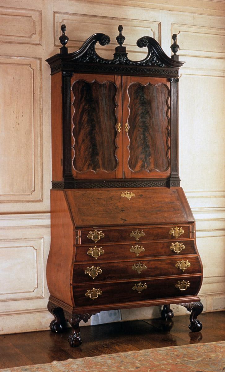 1959.3414 Desk and bookcase