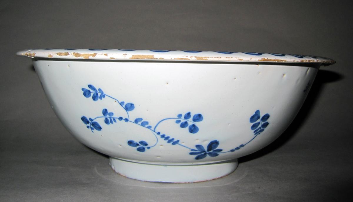 1954.0057 Delft bowl side