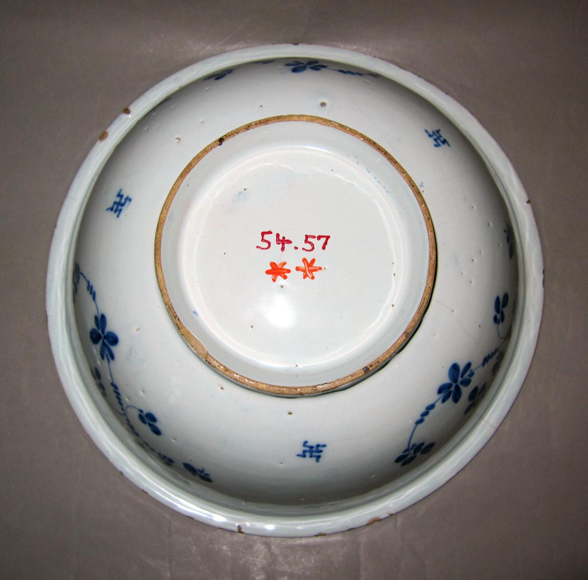 1954.0057 Delft bowl underside