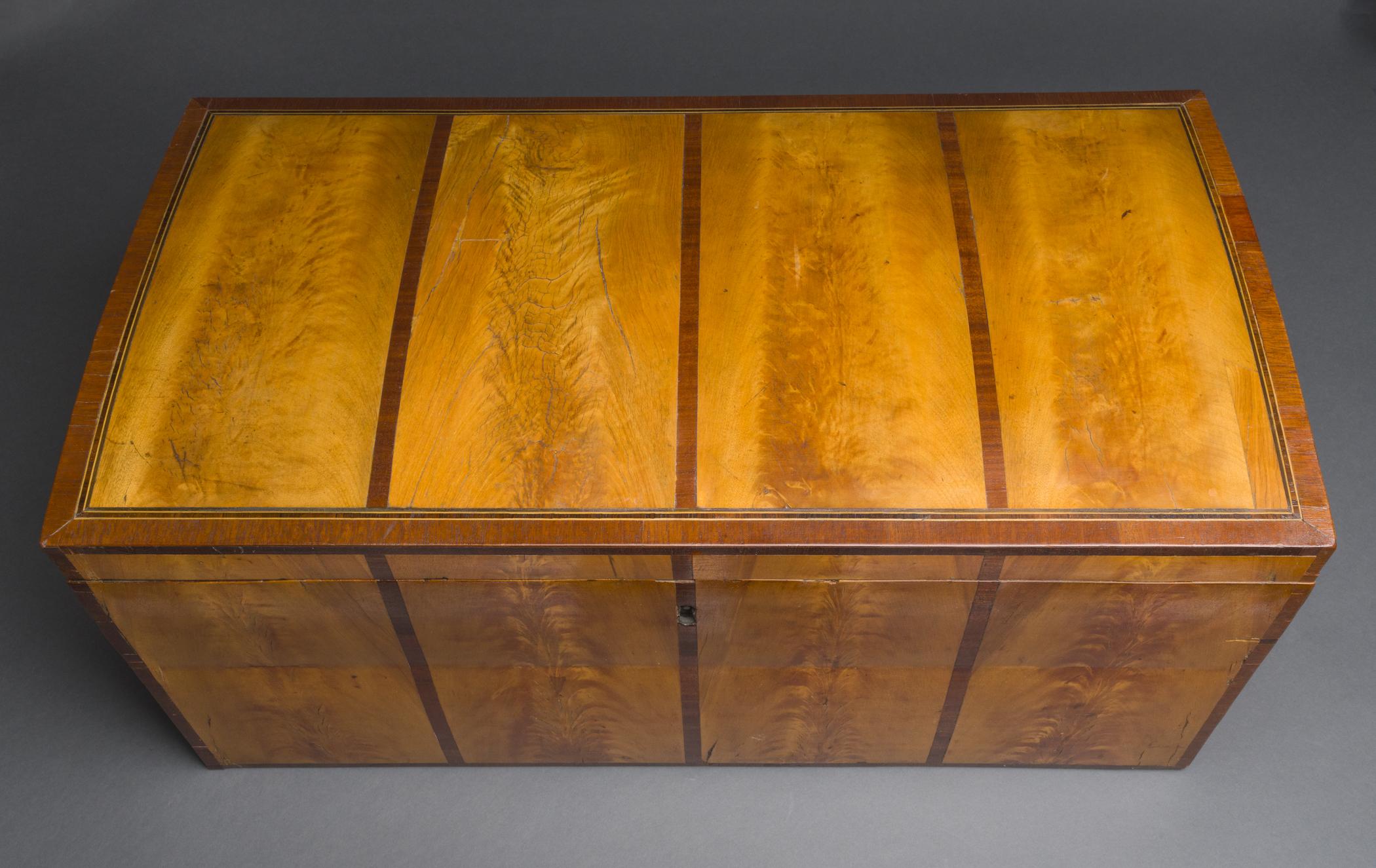1954.0063.001 Trunk, view 3