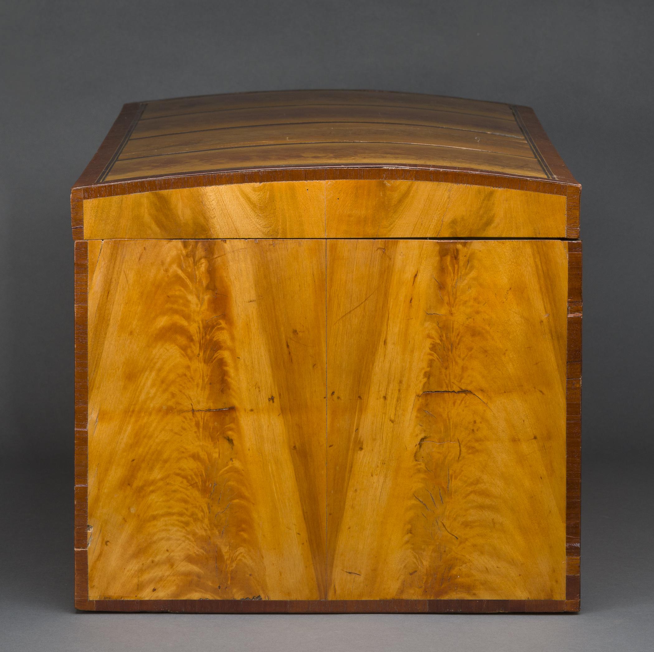 1954.0063.001 Trunk, view 5