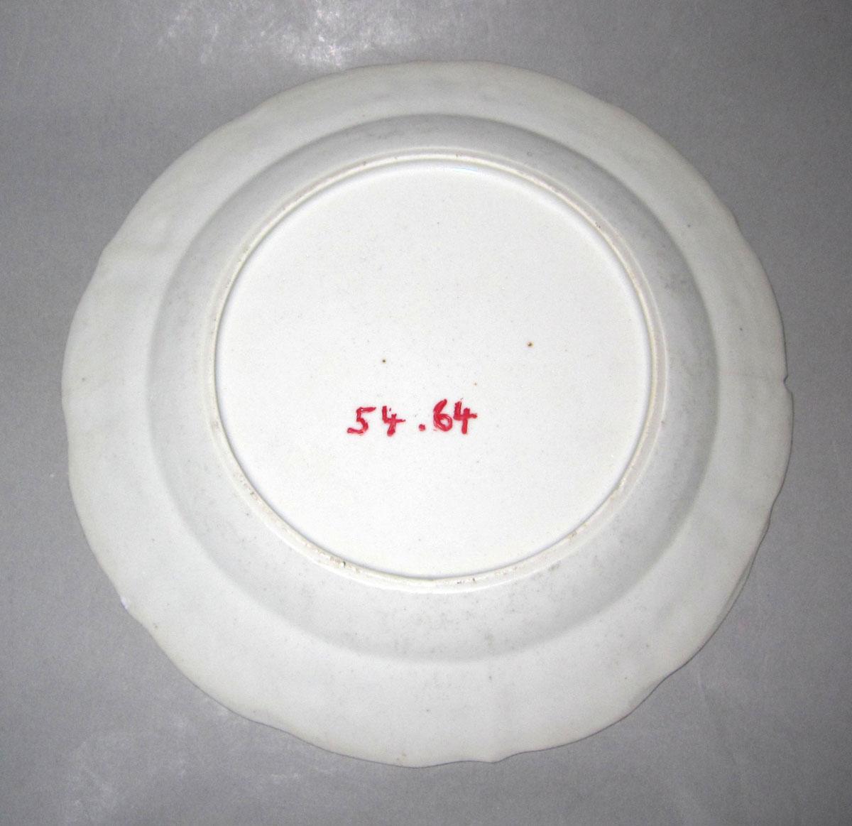 1954.0064 Porcelain plate underside