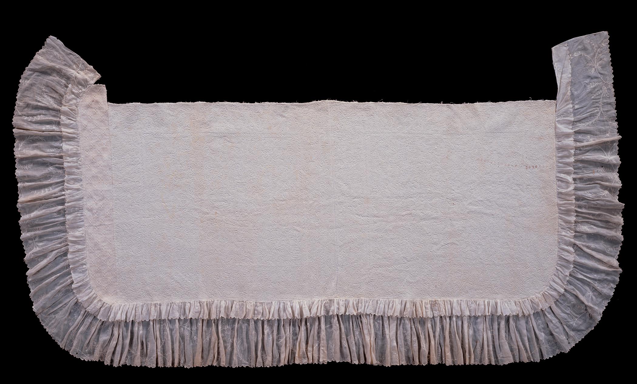 1954.0065.009 Dressing table cover