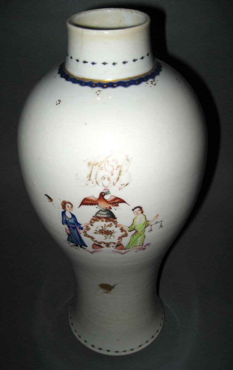 1954.0074.003 Porcelain Flower Container back
