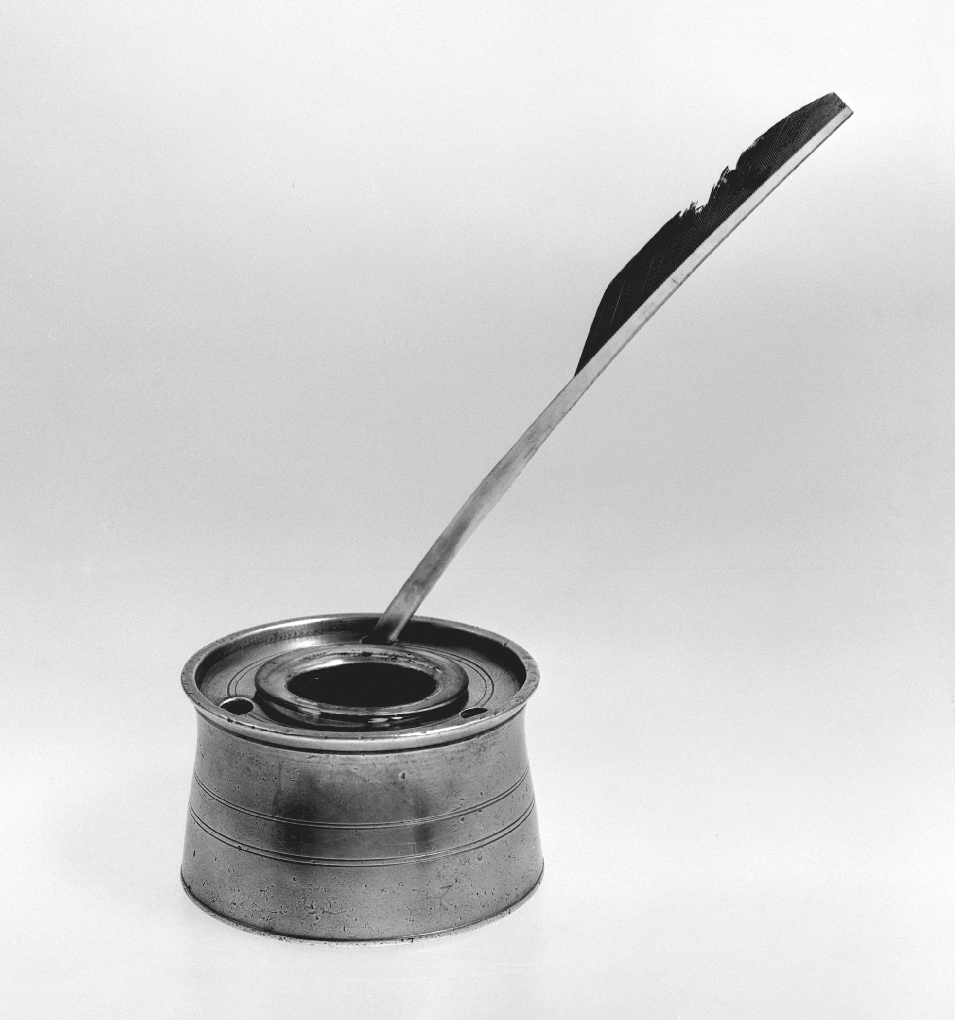 1952.0019 Inkstand