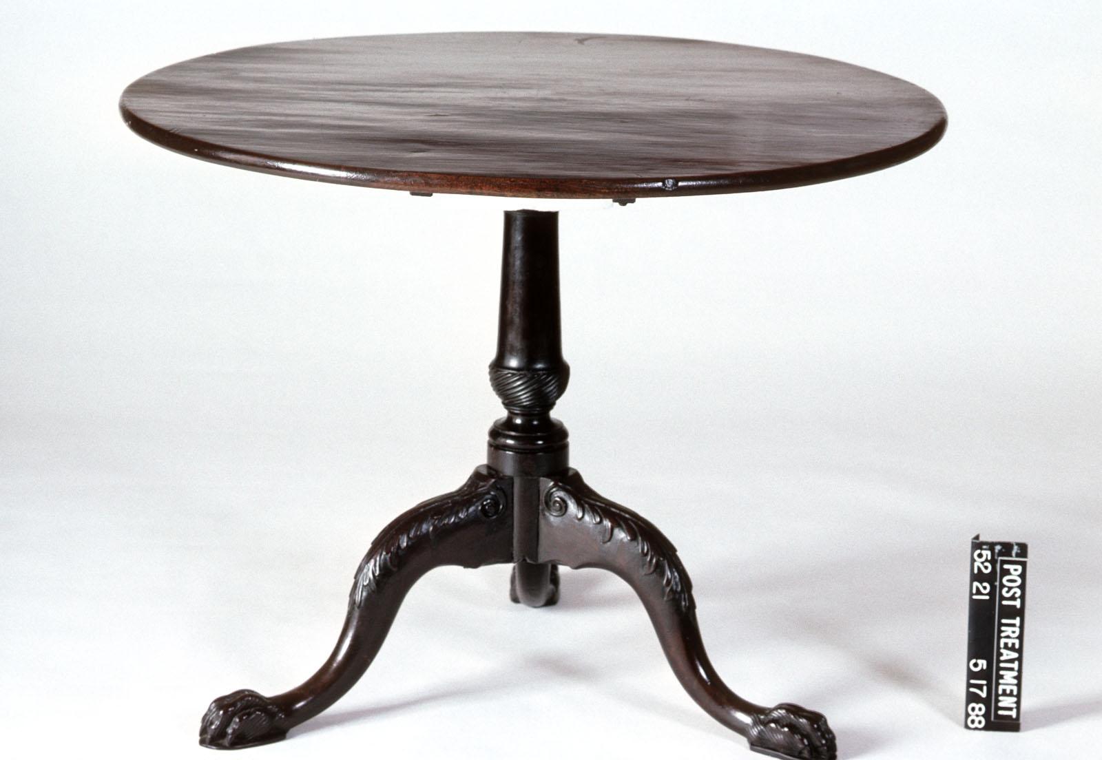 1951.0021 Table, view 3
