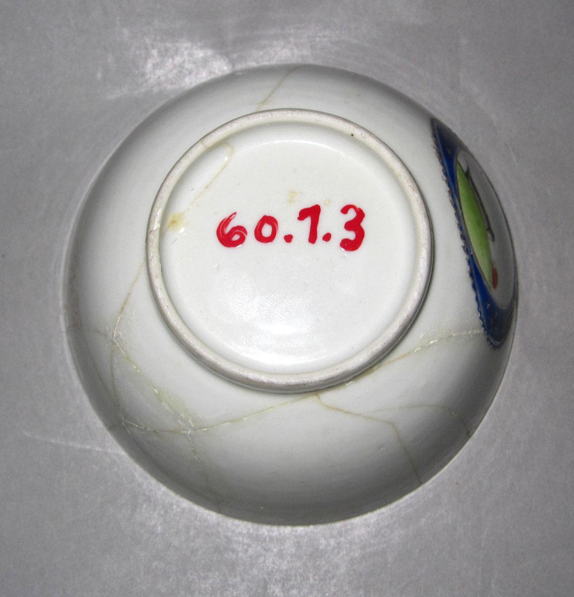 1960.0007.003 Porcelain bowl underside