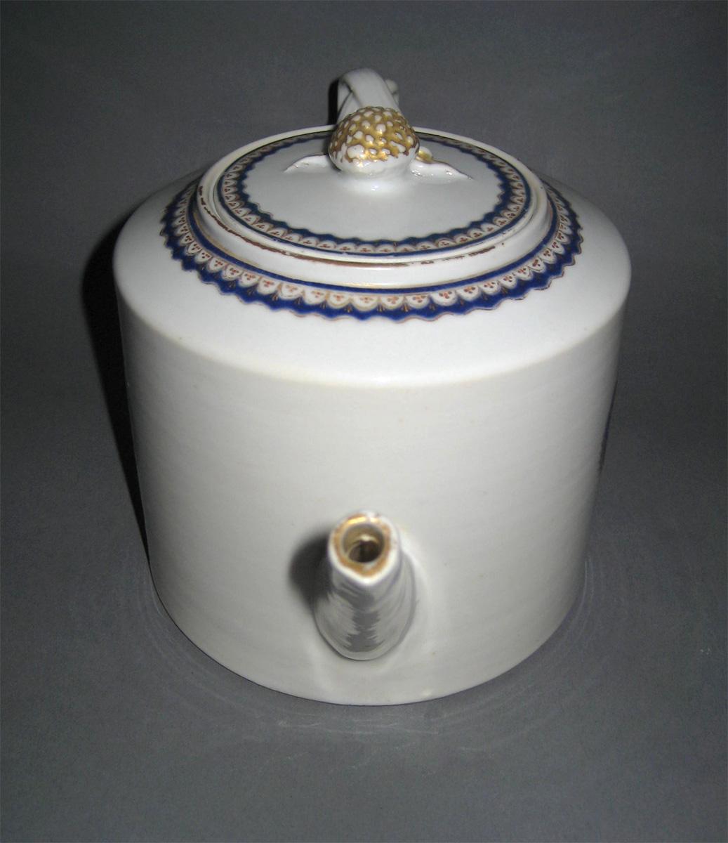 1960.0007.026 Teapot view 5